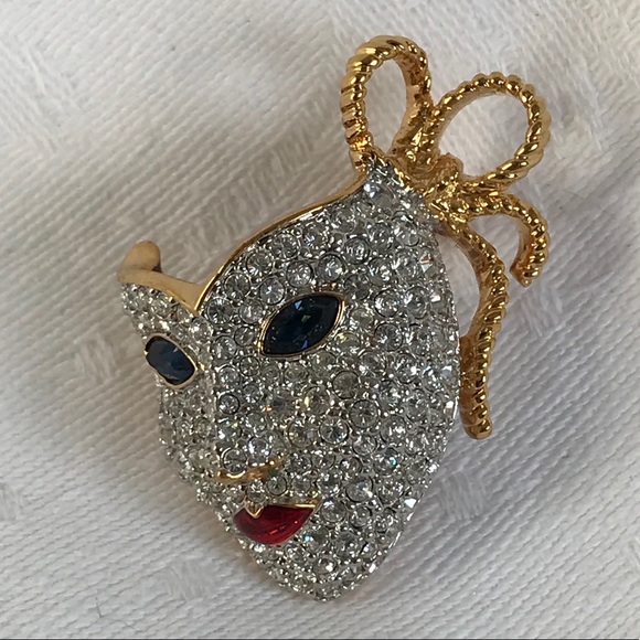 Vintage Crystal Mask Brooch - Picture 2 of 11